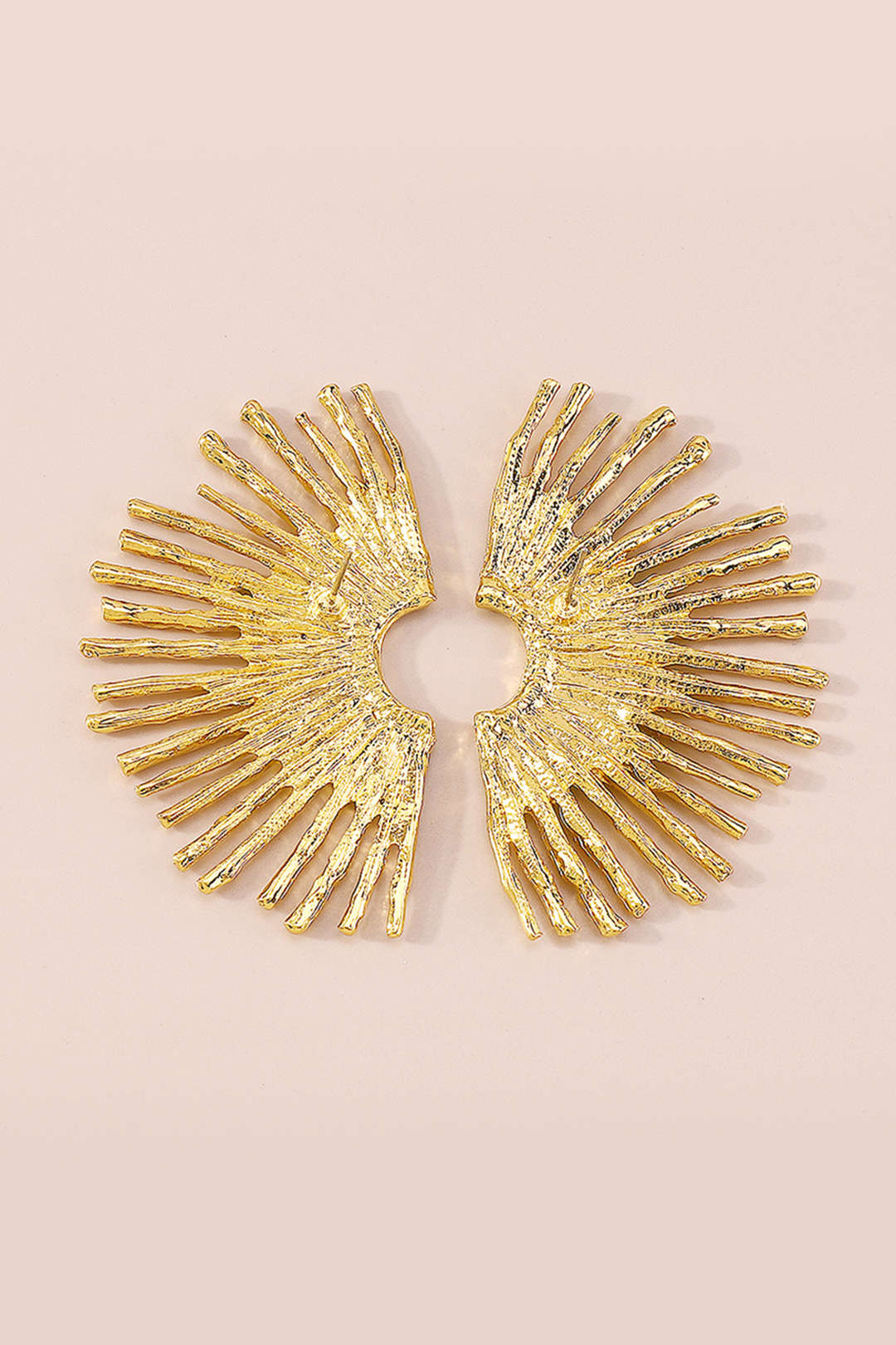 Pendientes de metal con borde ondulado